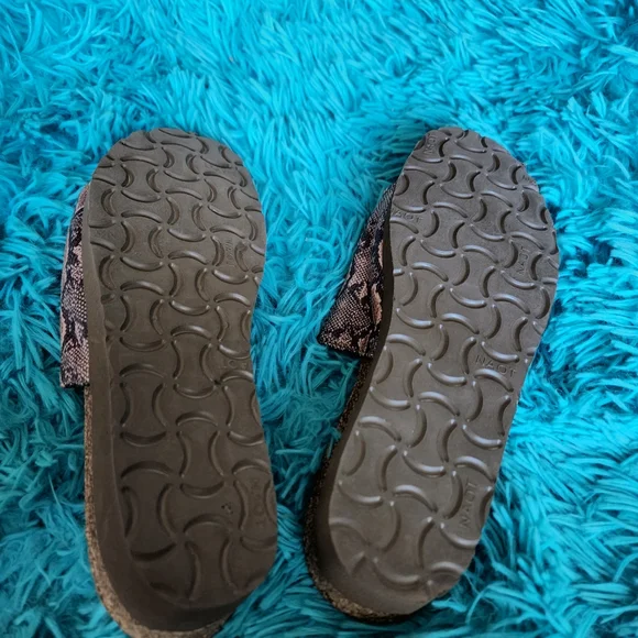 Naot sandals - Picture 8 of 8